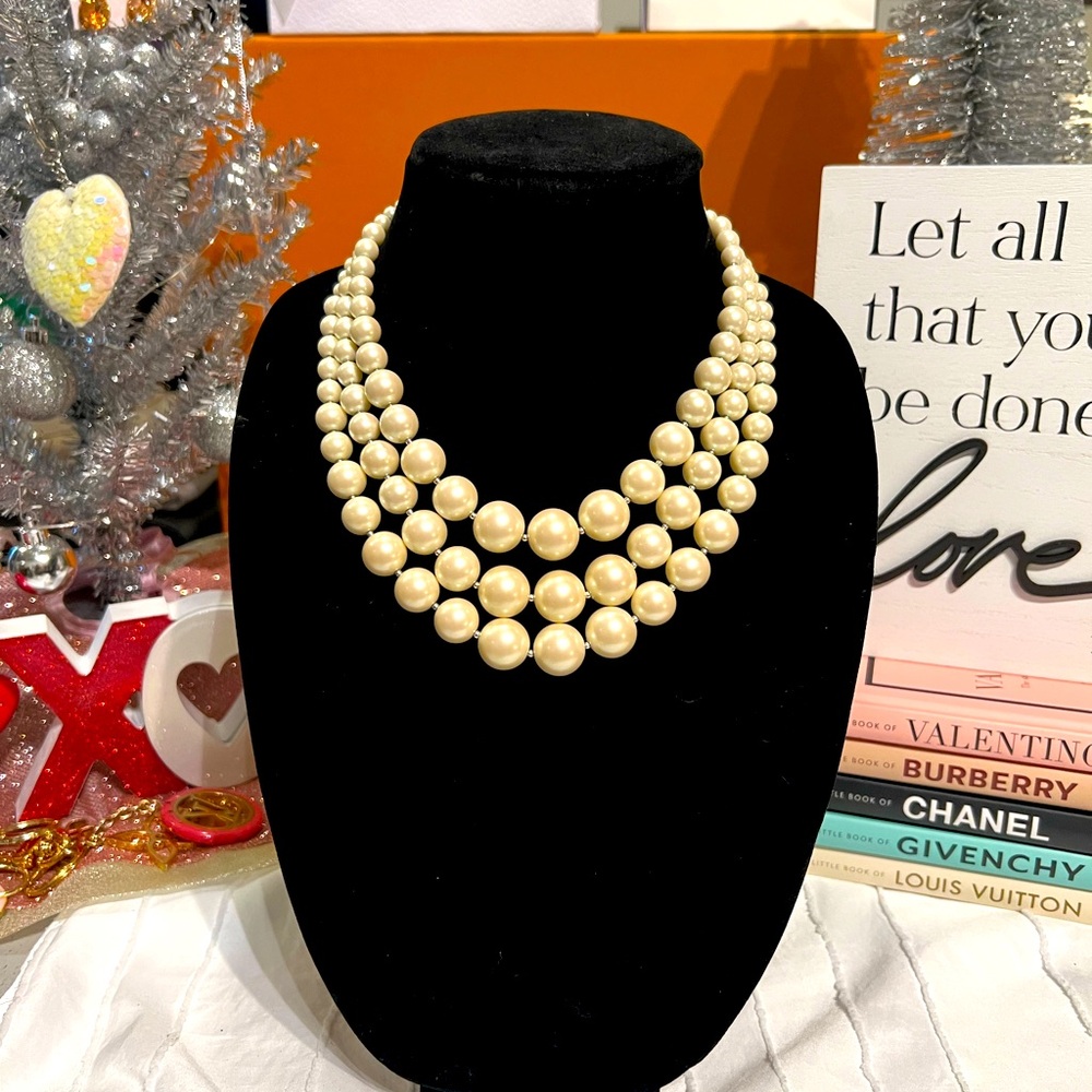 Vintage 3 strand faux pearls with silver details . EUC